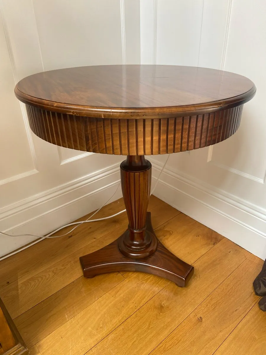 Side/display table - Image 1