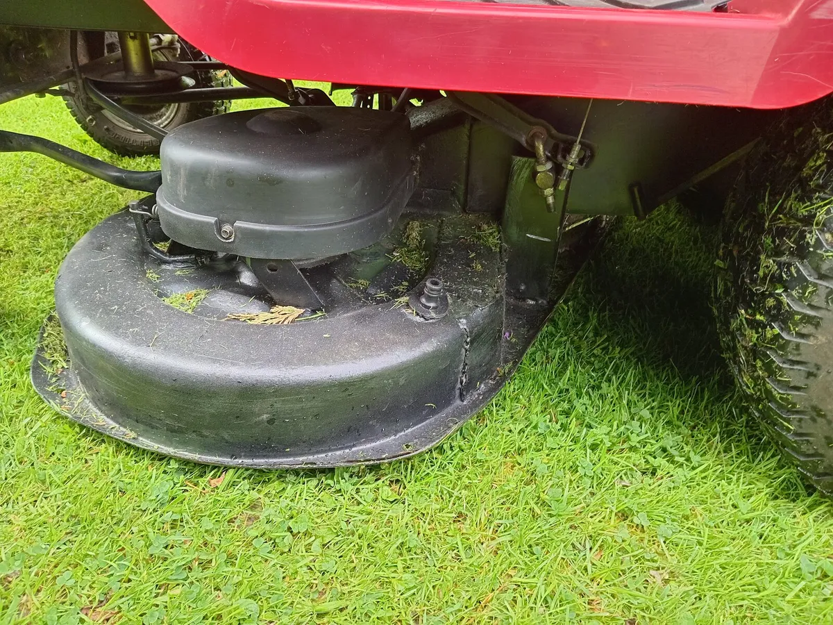 Castlegarden ride on mowermower - Image 3