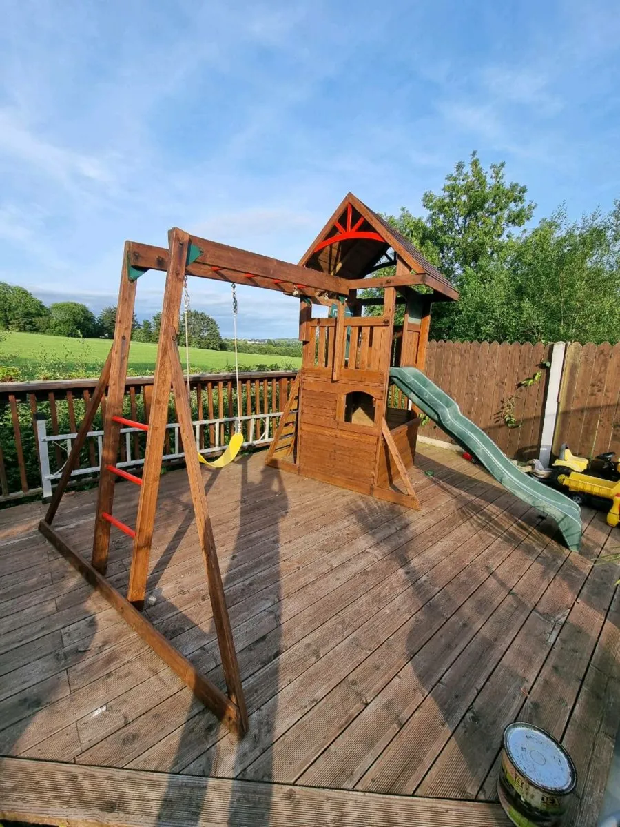 Garden play house with slide and swings - Image 2