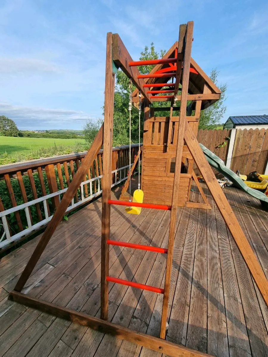 Garden play house with slide and swings - Image 3