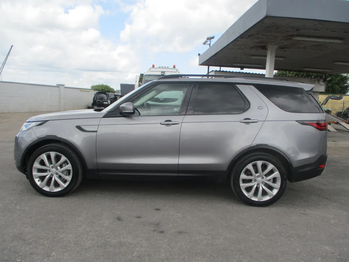 Land Rover Discovery 3.0 I6 COMM - Image 4