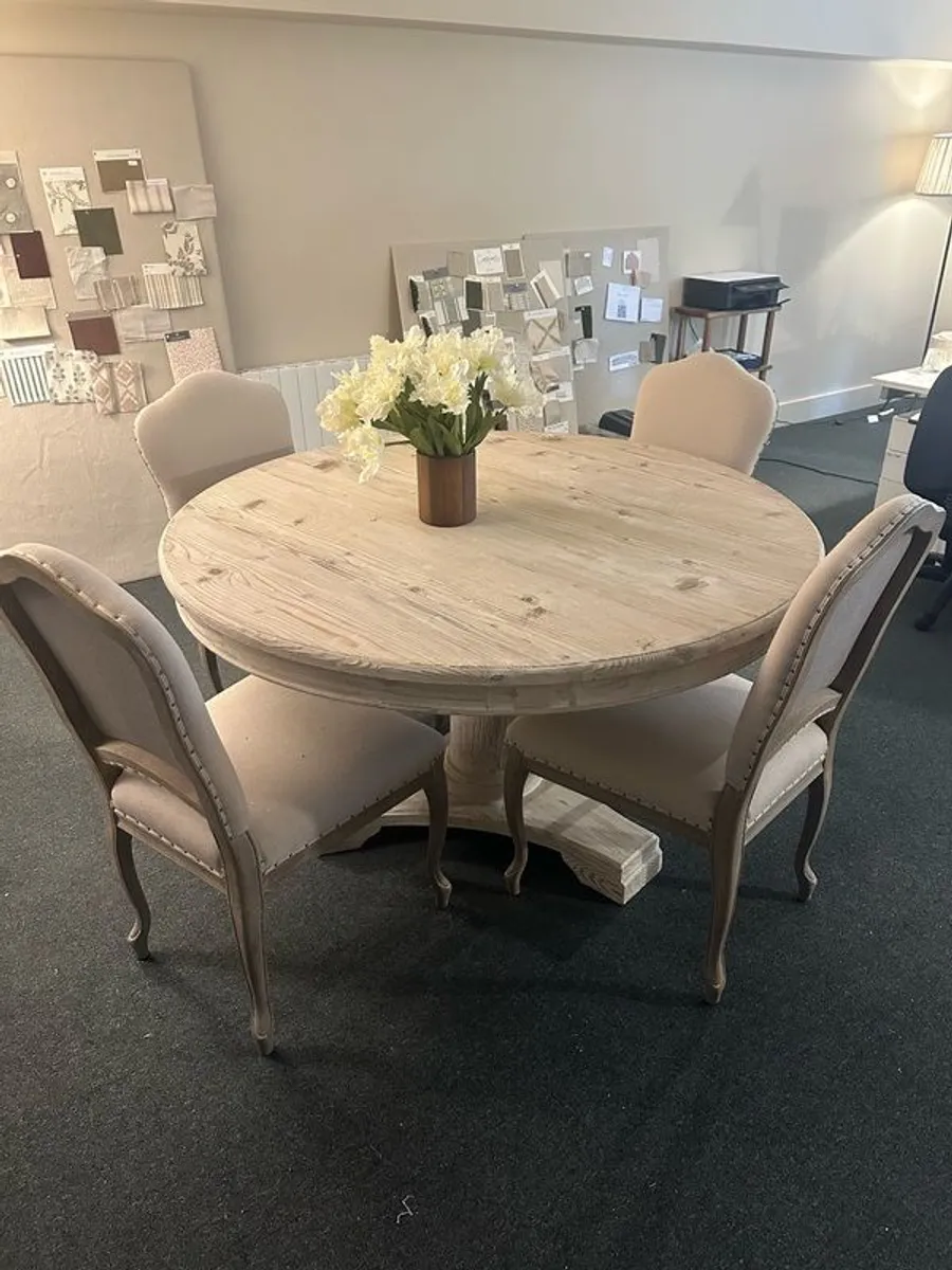round table and 4 chairs - Image 4