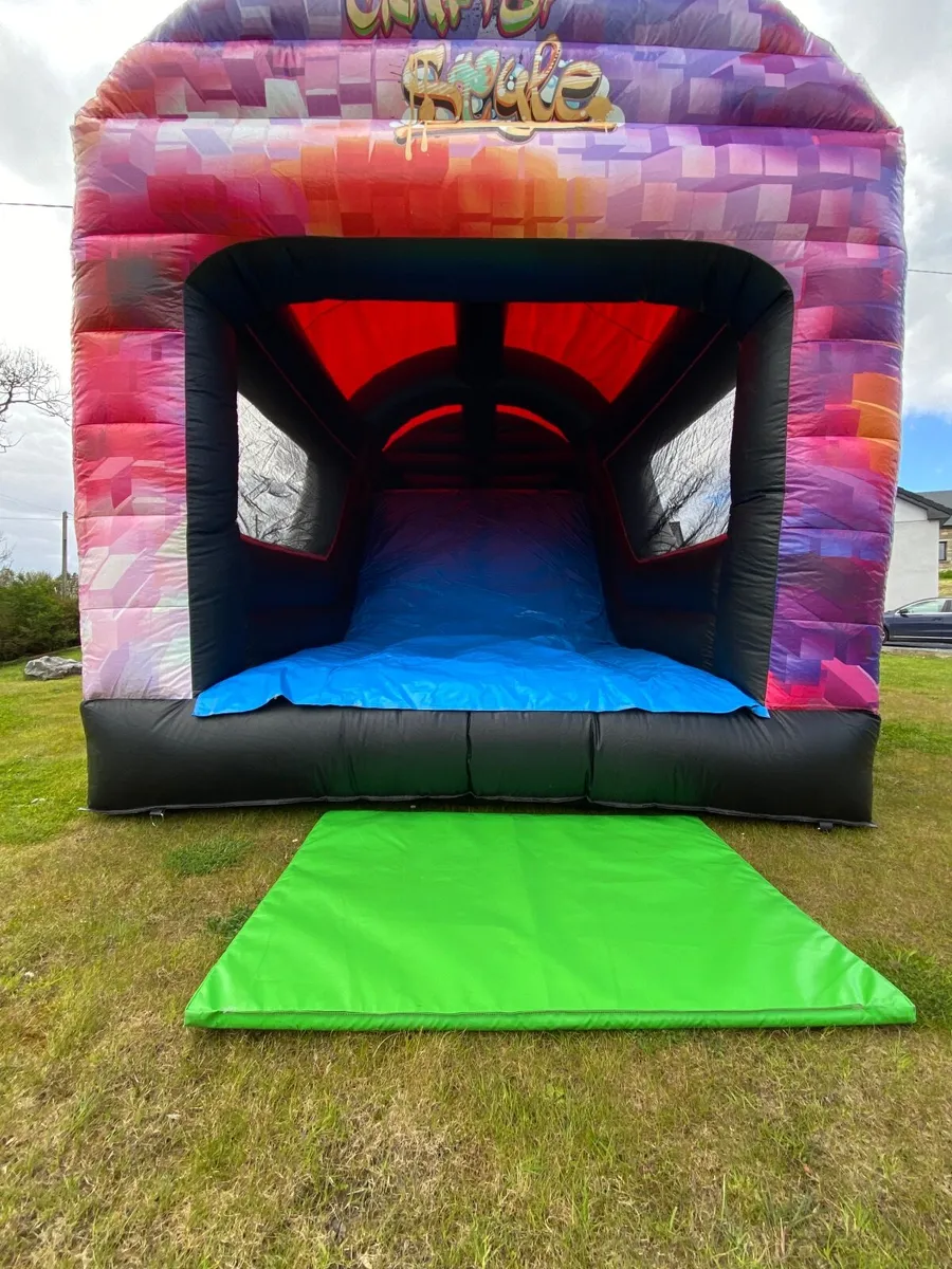 Bouncy castle - Image 3