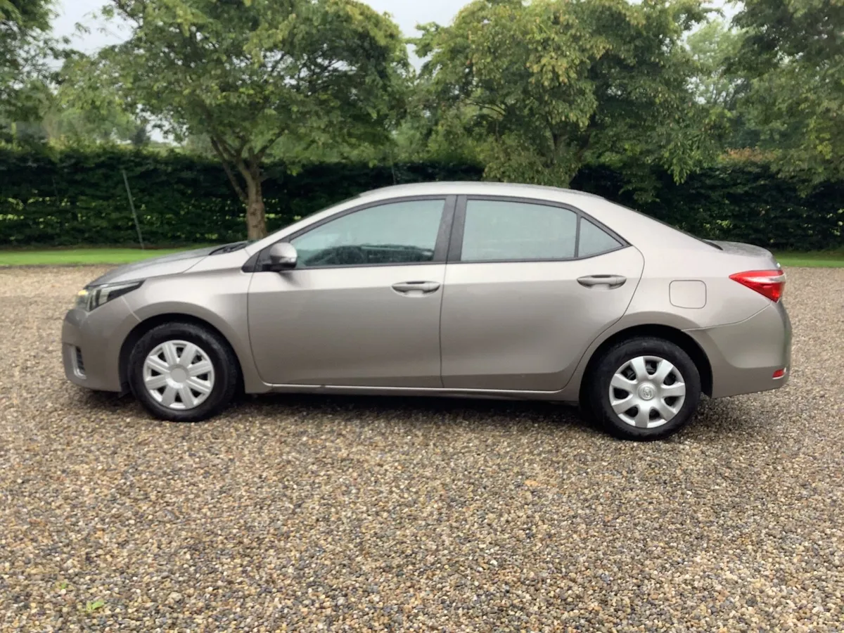 Toyota Corolla 2015 - Image 2