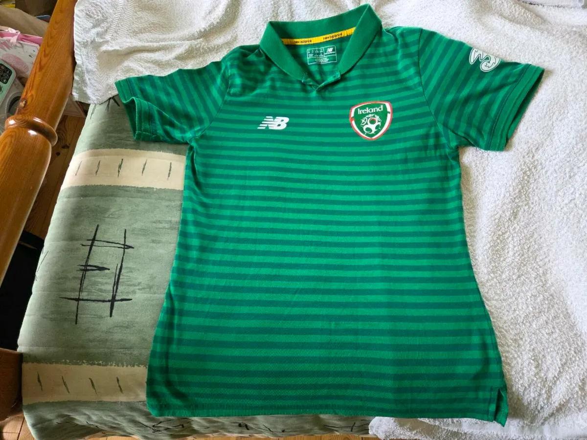 Ireland Home Football Polo Shirt 2016 2017 Small - Image 1