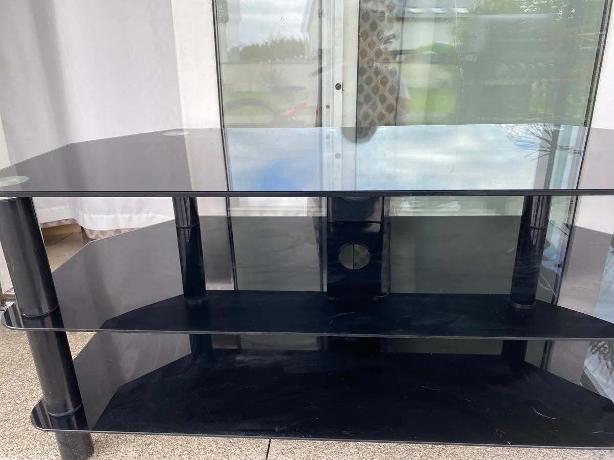 TV stand - Image 1