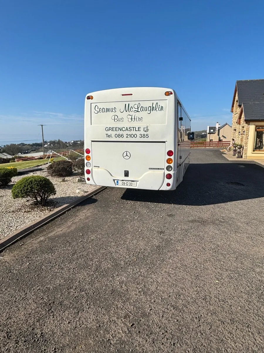 Bus - Image 1