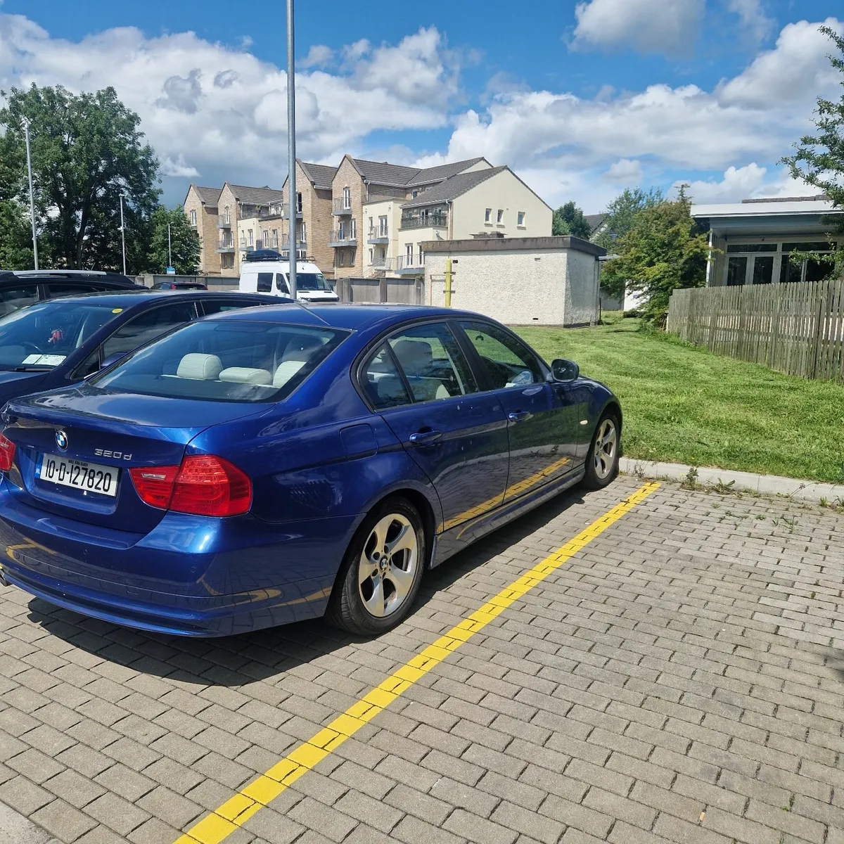 BMW 3-Series 2010 - Image 2