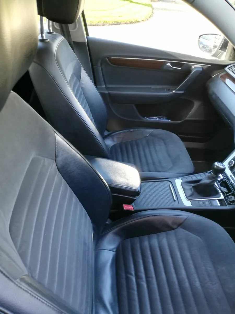 Volkswagen Passat 2011 - Image 4