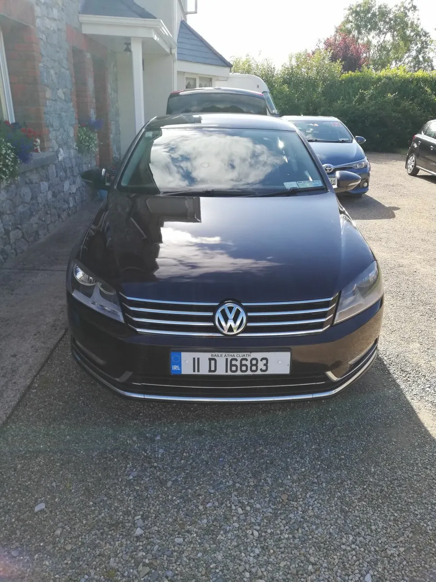 Volkswagen Passat 2011 - Image 2