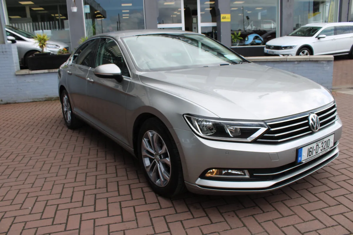 VOLKSWAGEN PASSAT 1.4 TSI COMFORTLINE PLUS AUTOMAT - Image 1