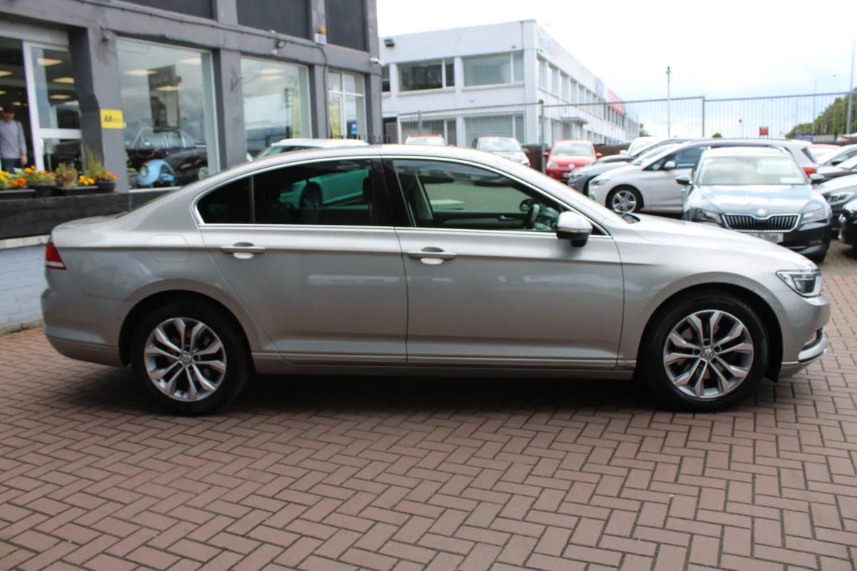 VOLKSWAGEN PASSAT 1.4 TSI COMFORTLINE PLUS AUTOMAT - Image 3