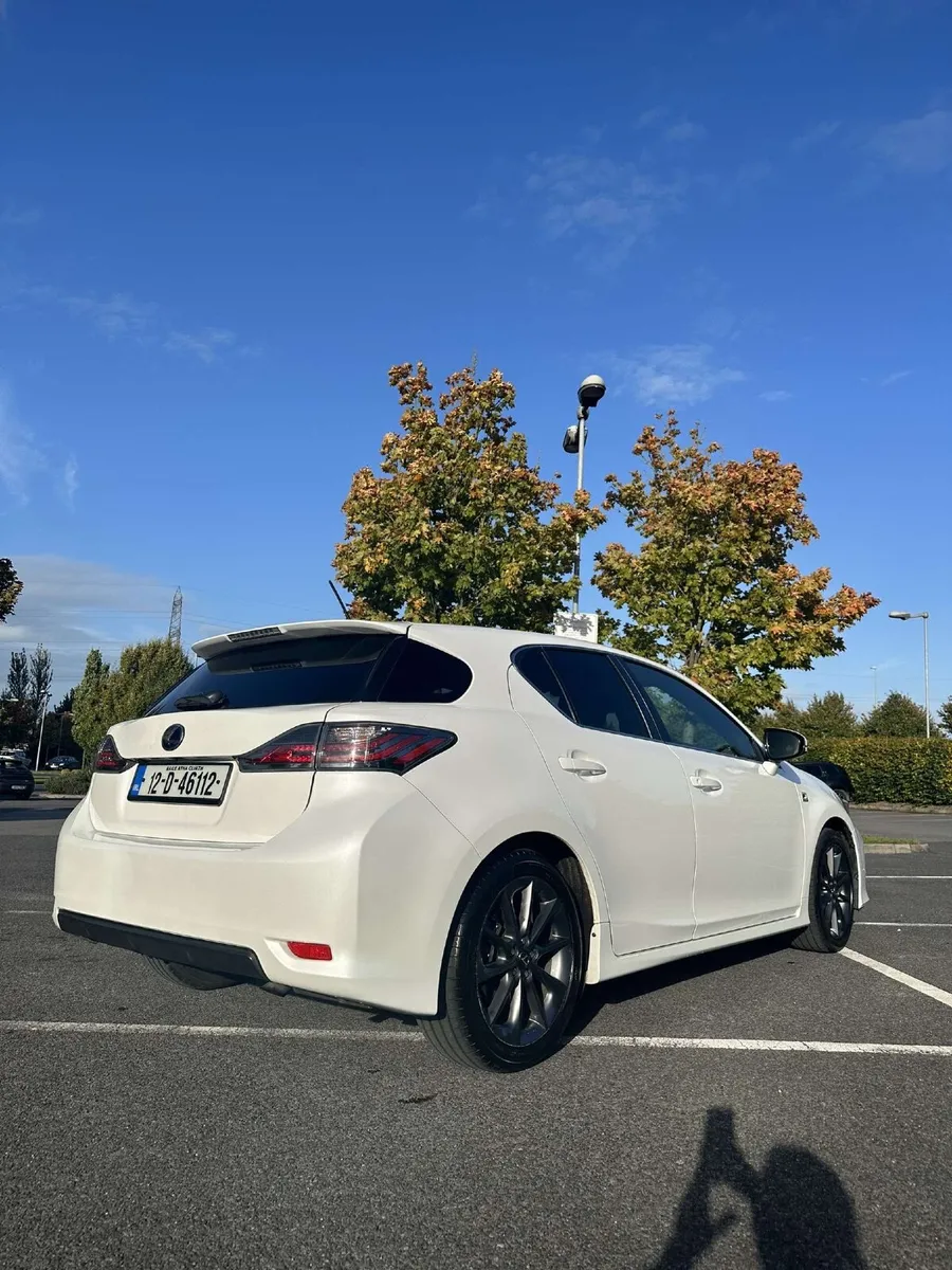 Lexus CT 2012 - Image 1