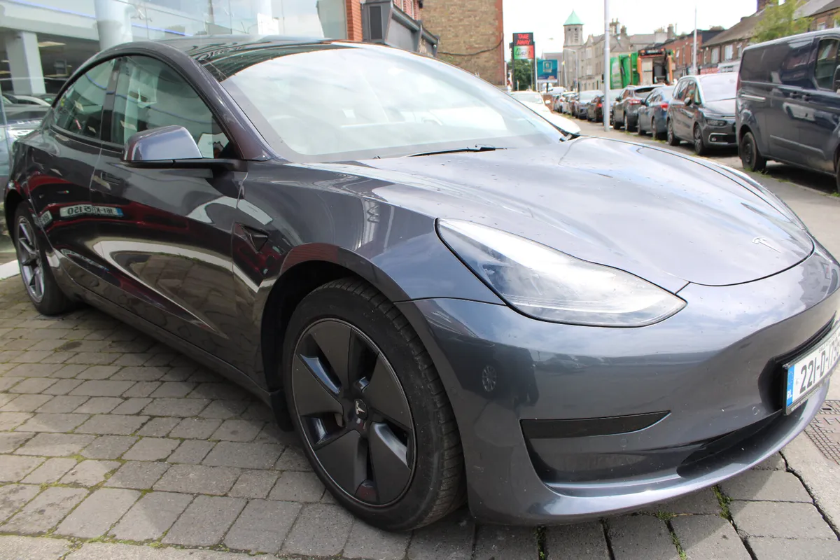 Tesla Model 3 2022 - Image 2