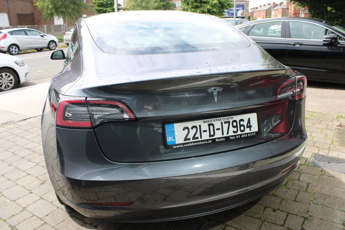 Tesla Model 3 2022 - Image 4