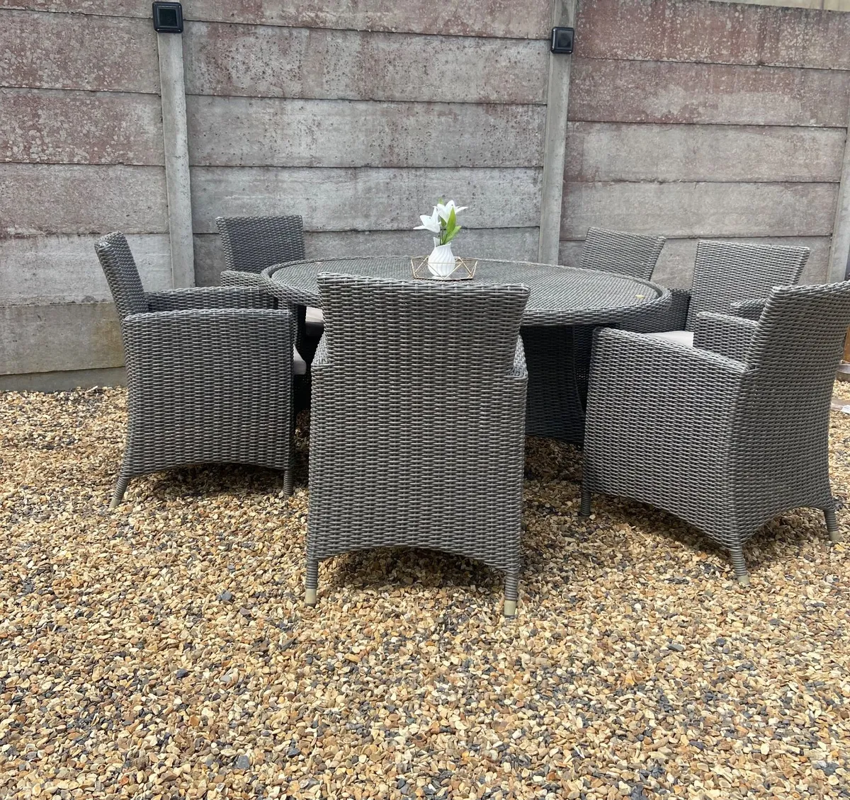 Outdoor table and chairs - Image 2