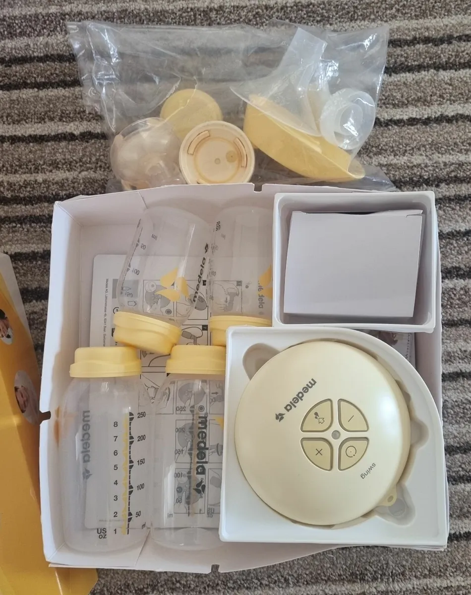 Medela Breast Pump and Bottles - Image 2