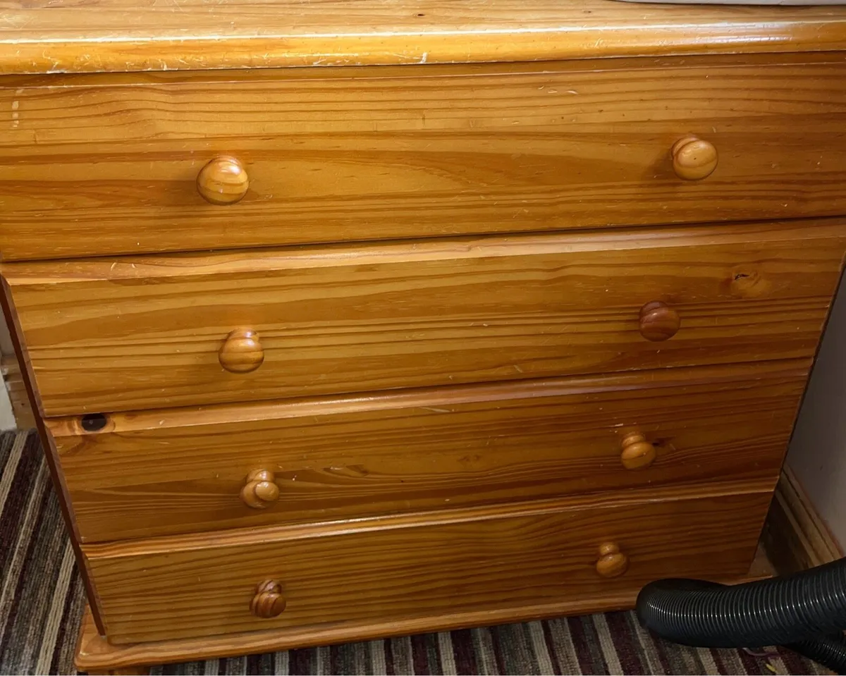 Chest of drawers