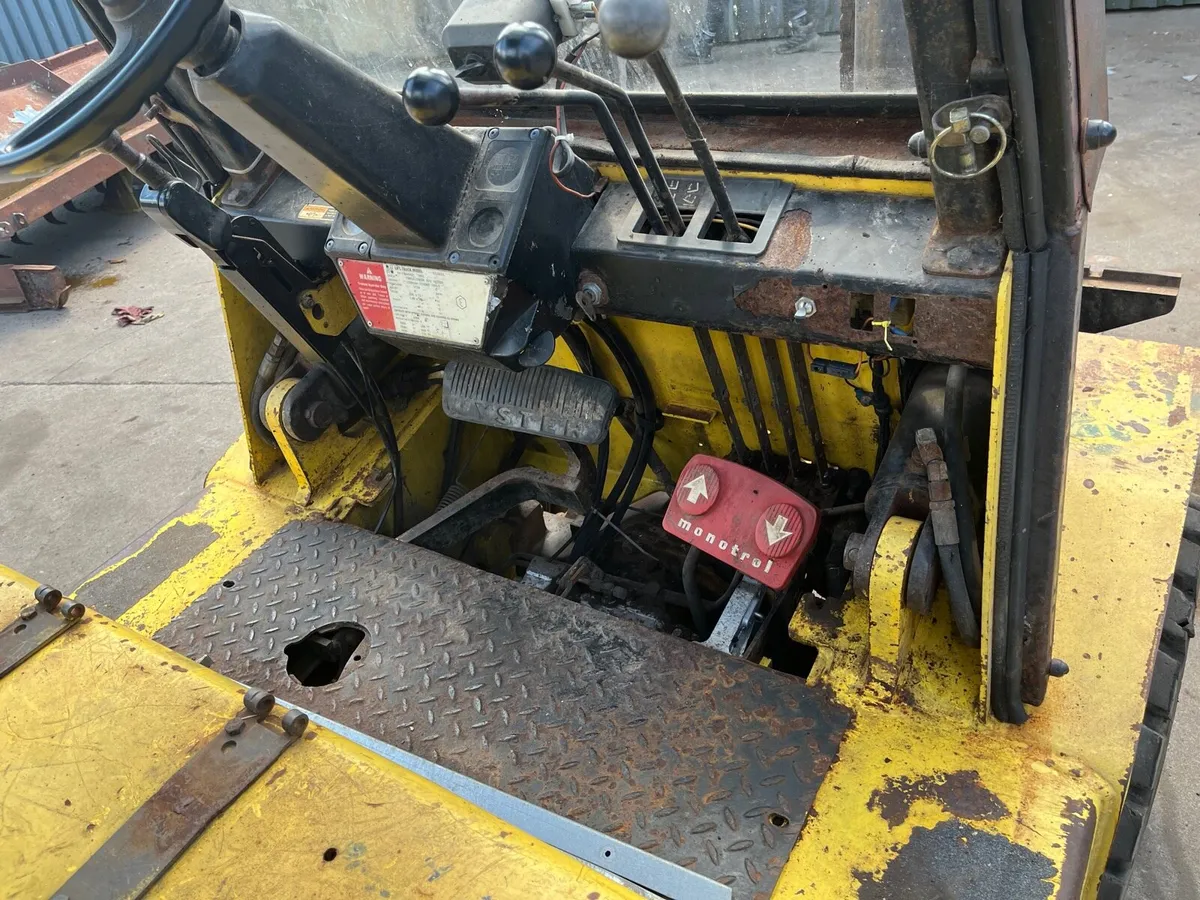 Forklift - Image 4
