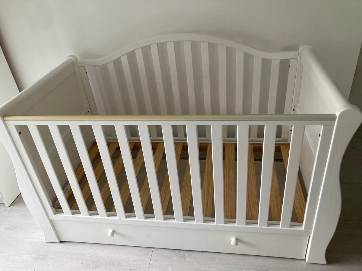 Sleigh cot bed - Image 1