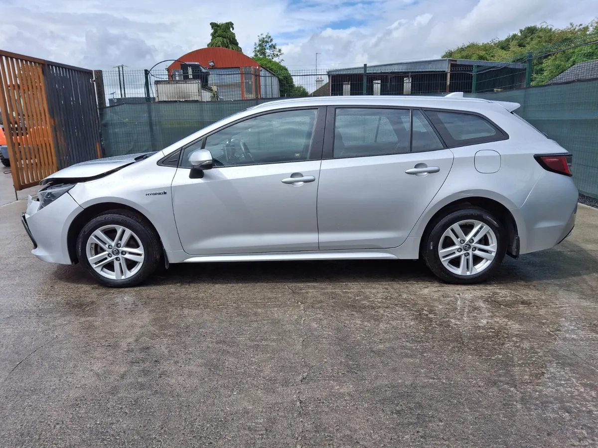 192 Toyota Corolla  1.8 Hybrid Automatic - Image 2