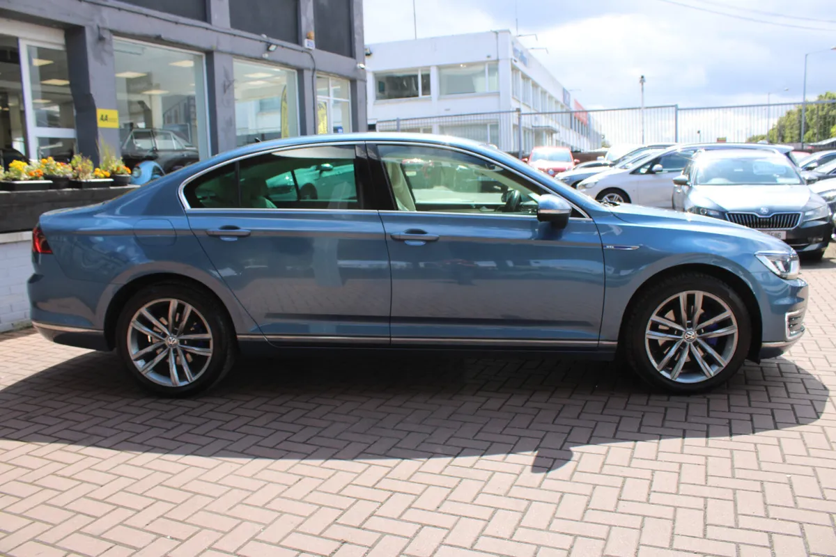 VOLKSWAGEN PASSAT 1.4 TSI GTE 218BHP 4DR SALOON AU - Image 3