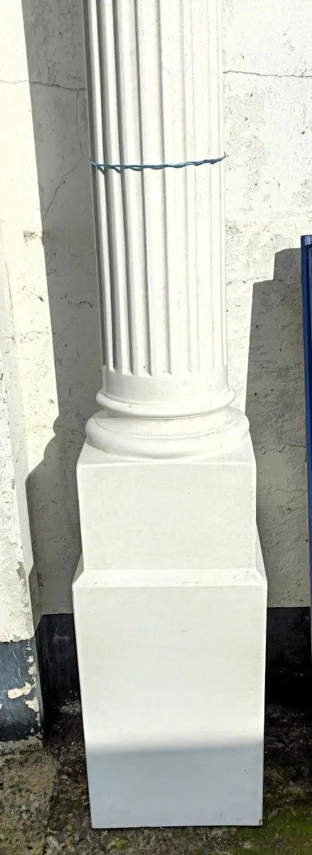 10.5 FT Fibre Glass Pillars £325 for 2 - Image 3