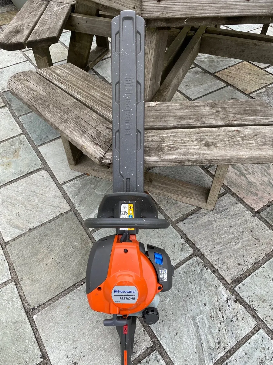 Husqvarna 122HD45 Petrol Hedge Trimmer - Image 1