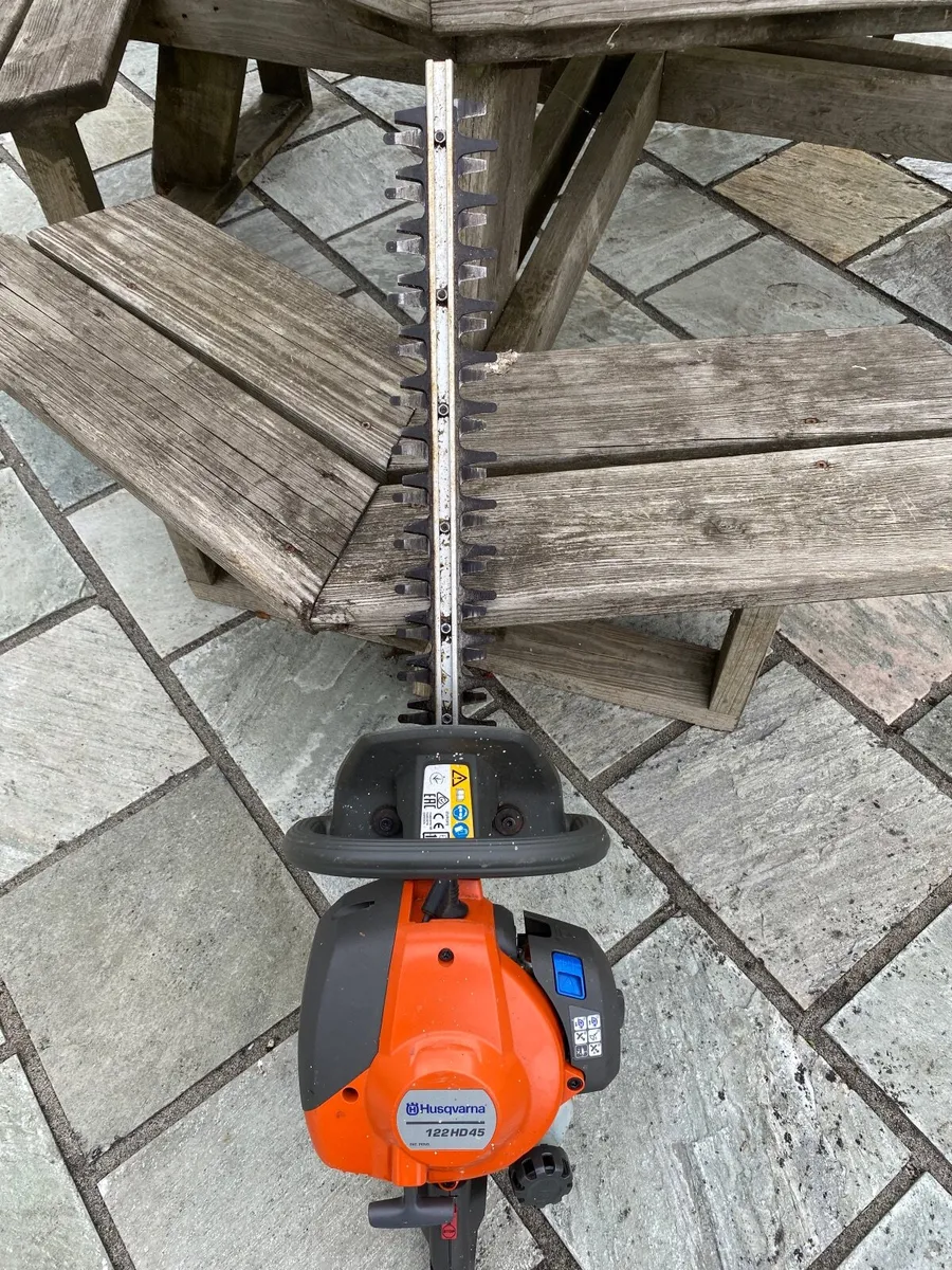 Husqvarna 122HD45 Petrol Hedge Trimmer - Image 2