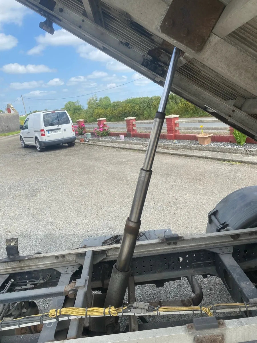 Canter tipper for sale - Image 4