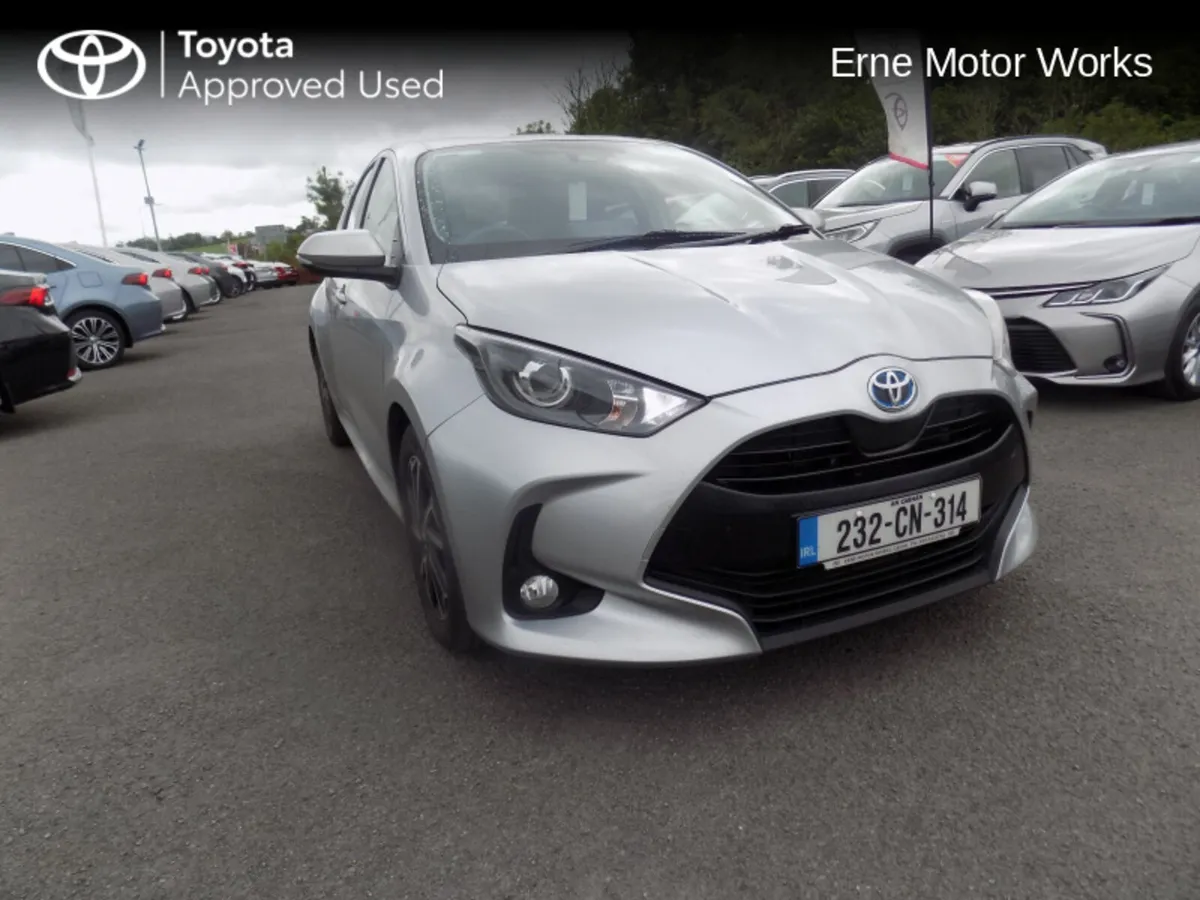 Toyota Yaris 1.5 LUNA SPORT HYBRID - Image 1