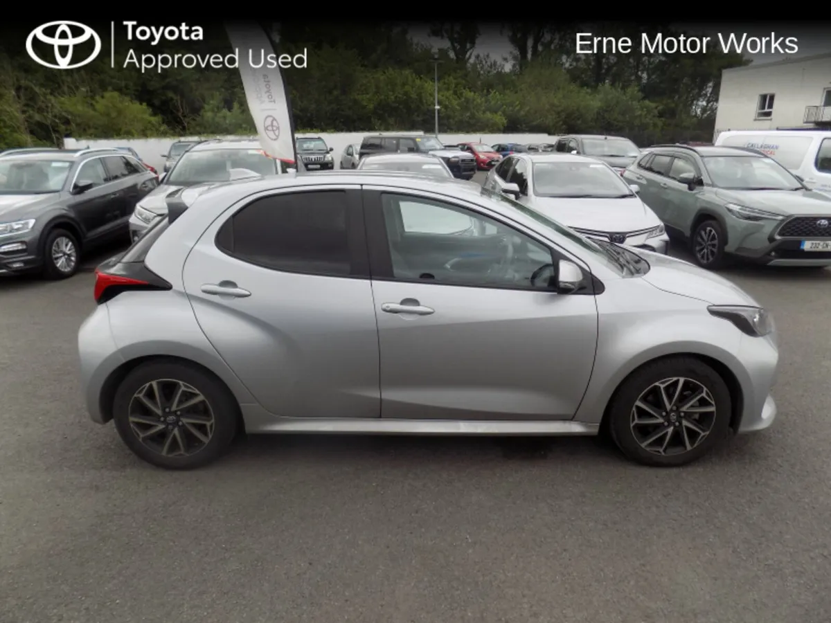 Toyota Yaris 1.5 LUNA SPORT HYBRID - Image 3