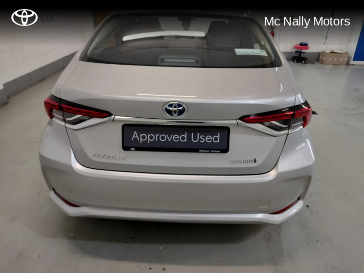 Toyota Corolla HYBRID LUNA SALOON - Image 4