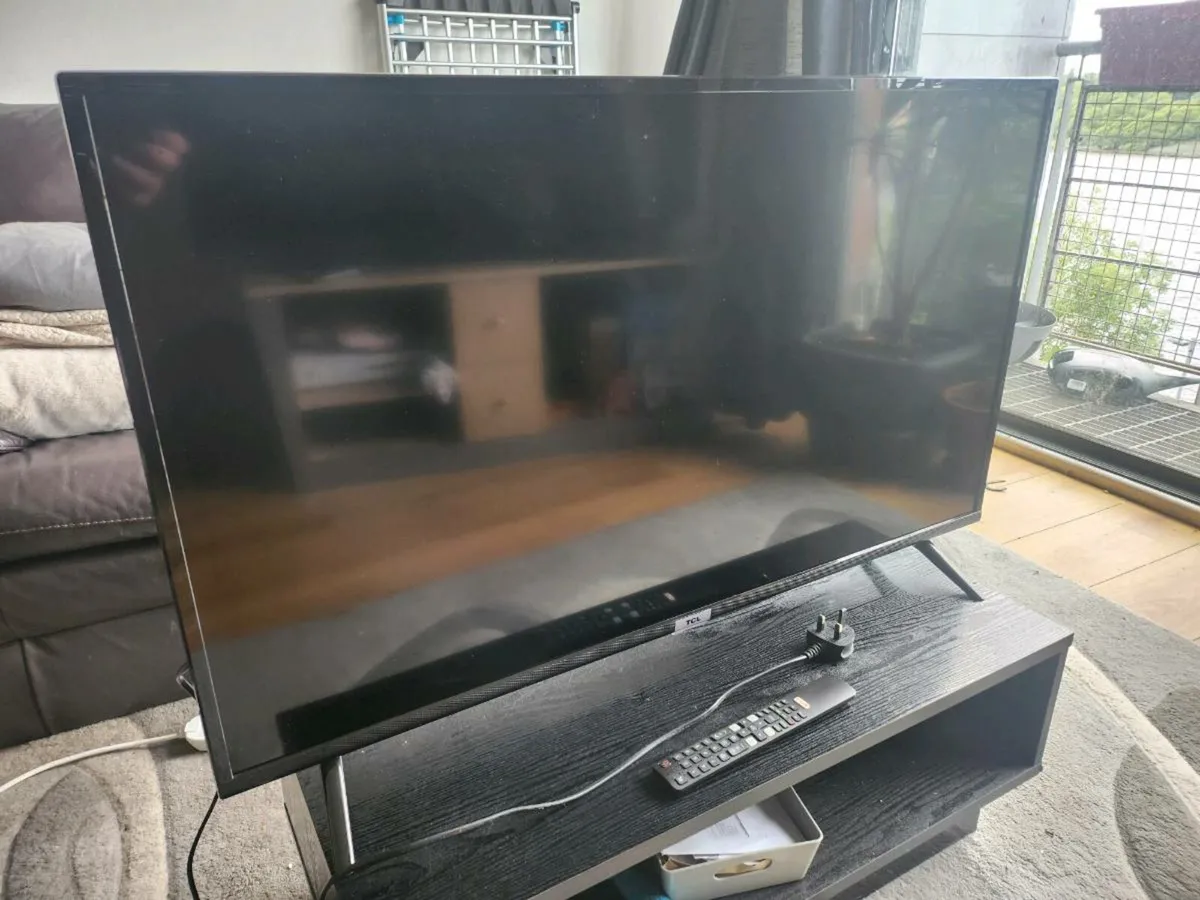 40 inch smart tv - Image 1