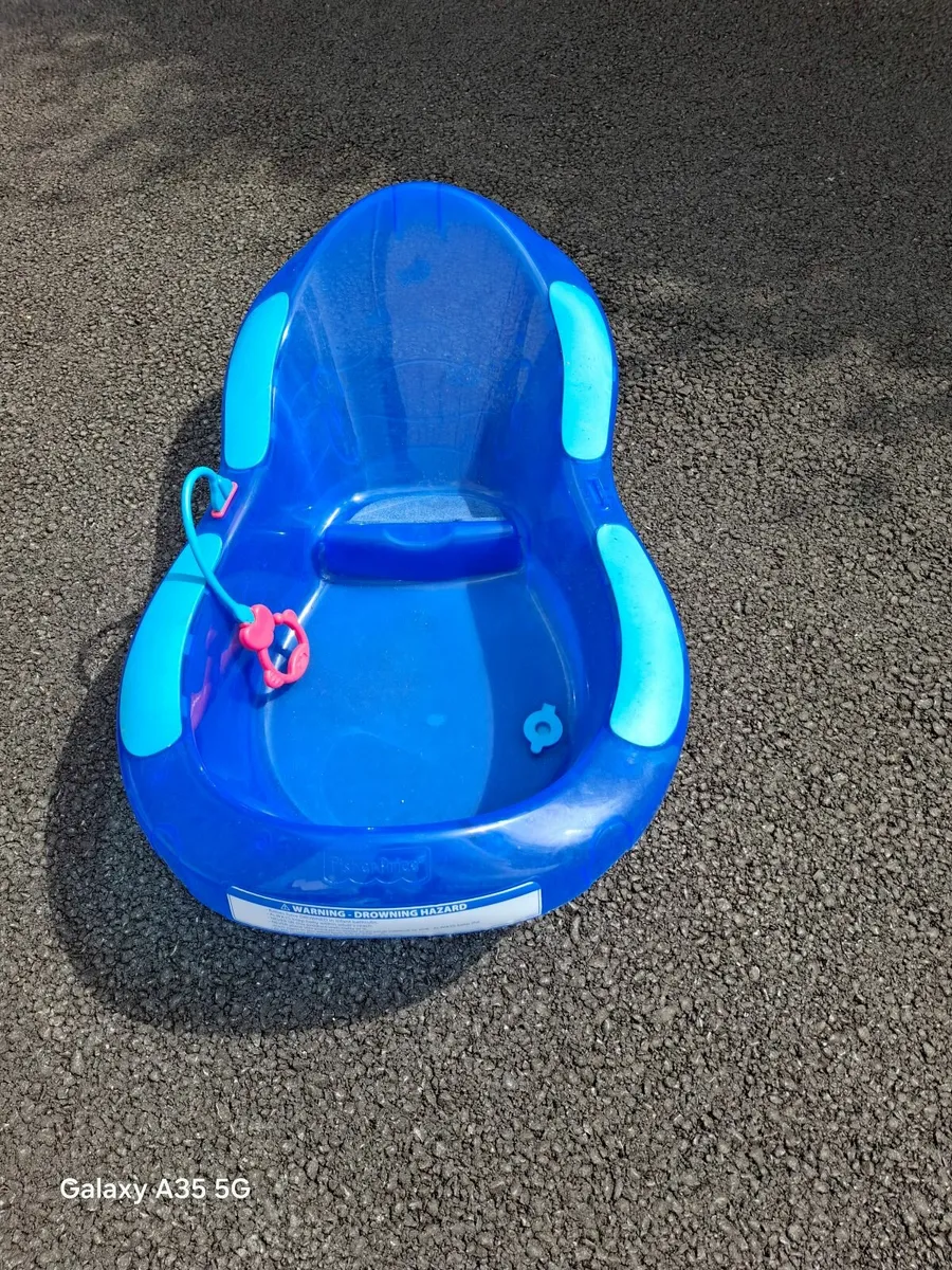 Baby booster chair with tray & baby bath - Image 2