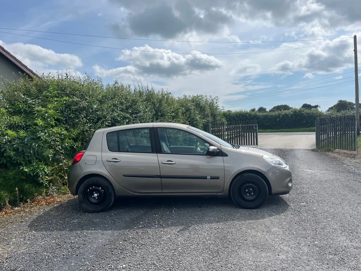 11 Renault Clio, Low KM, New NCT - Image 2