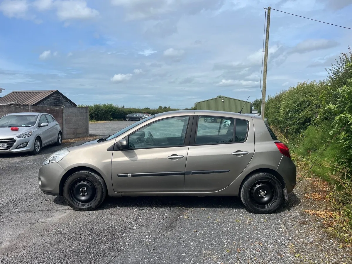 11 Renault Clio, Low KM, New NCT - Image 3