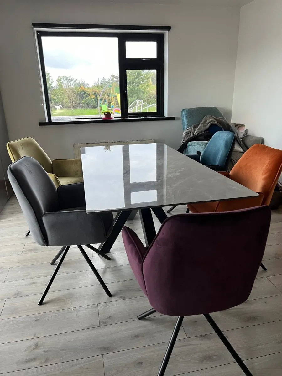 Grantham Dining Table - Image 3