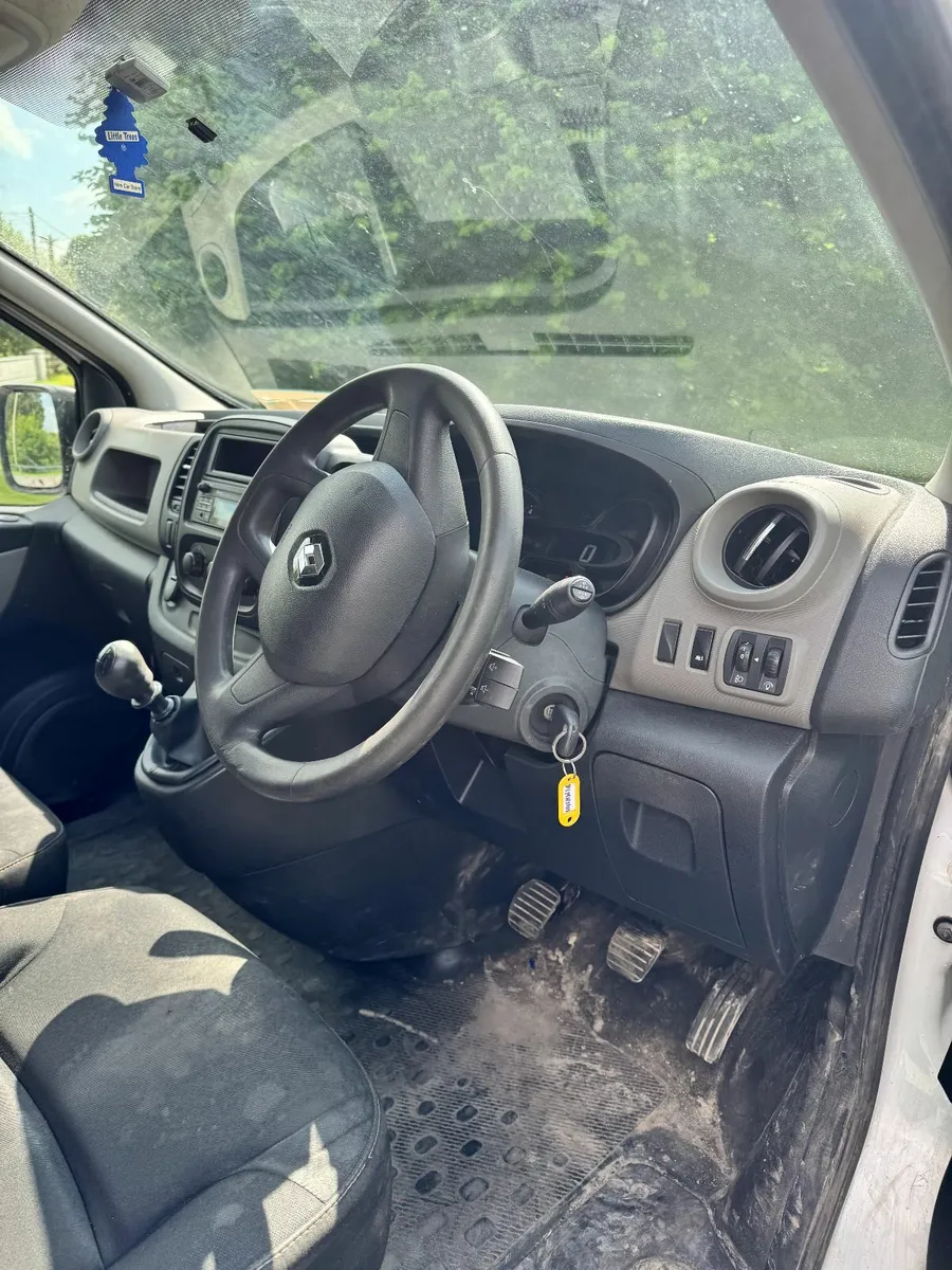 Renault Trafic 2017 - Image 2