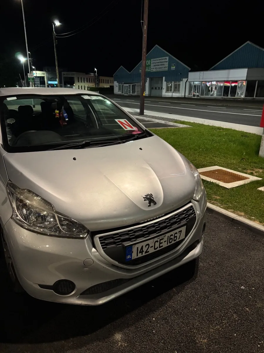 Peugeot 208 2014 - Image 1
