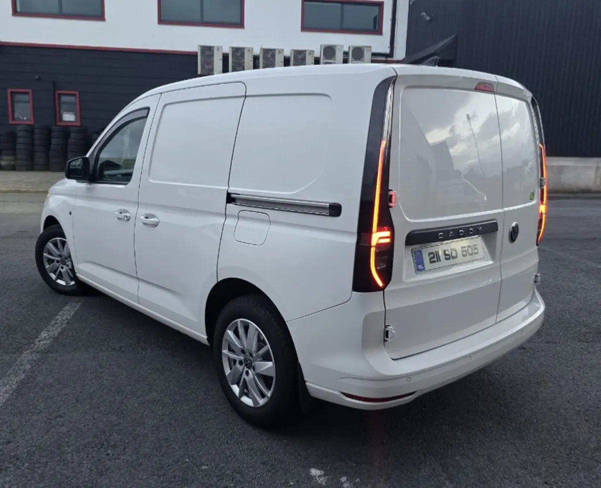 Volkswagen Caddy 2021 - Image 2