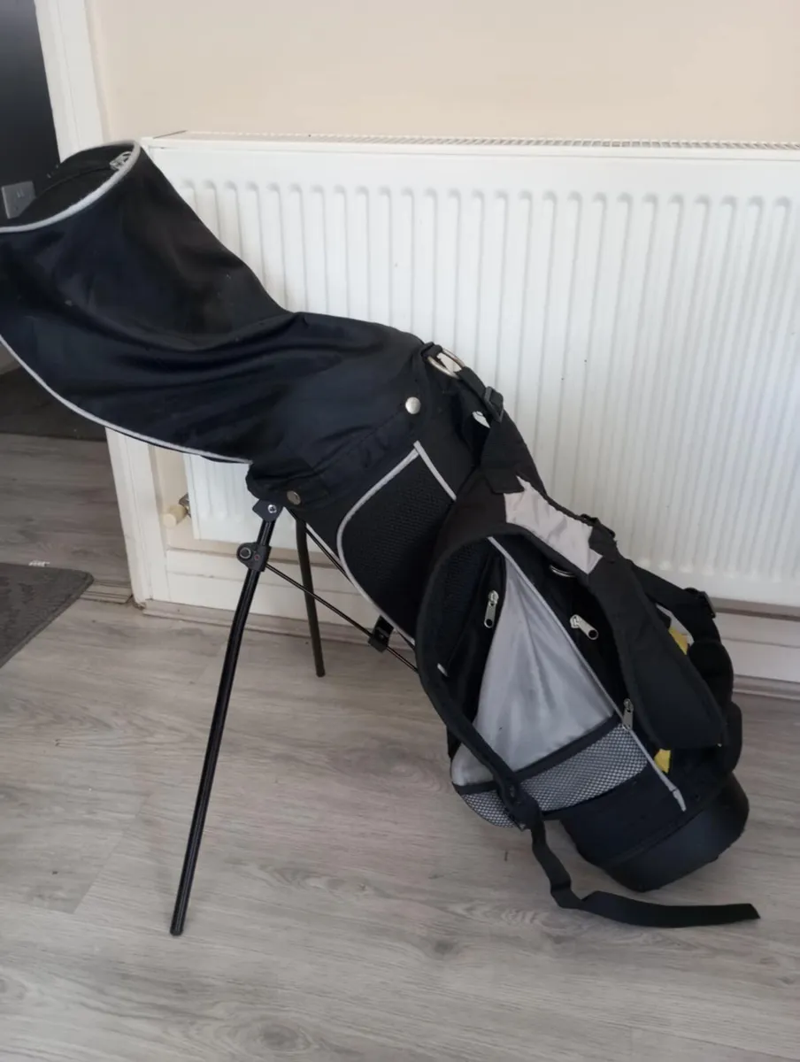 Kids golf bag with stand. - Image 2