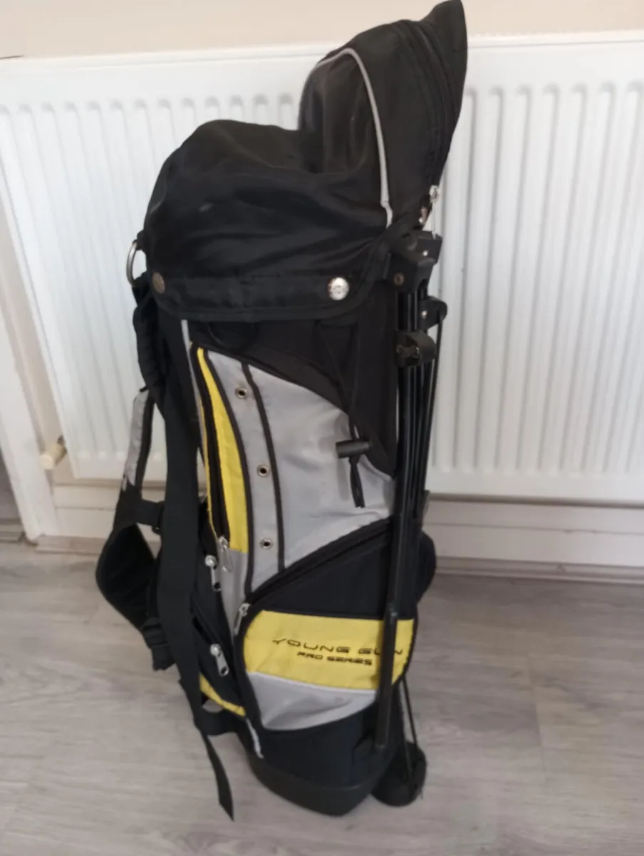 Kids golf bag with stand. - Image 3