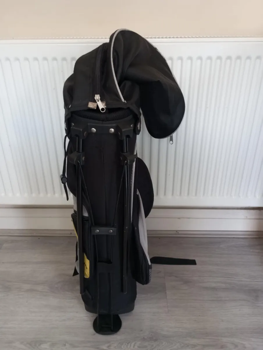 Kids golf bag with stand. - Image 4