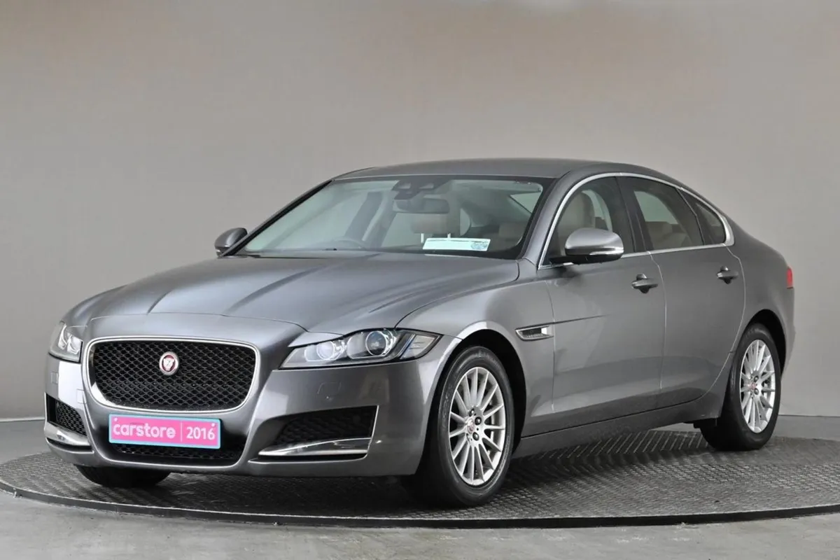 Jaguar XF 2.0d 180BHP RWD Prestige My16  beige Le - Image 3