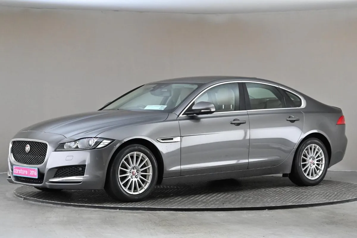 Jaguar XF 2.0d 180BHP RWD Prestige My16  beige Le - Image 4
