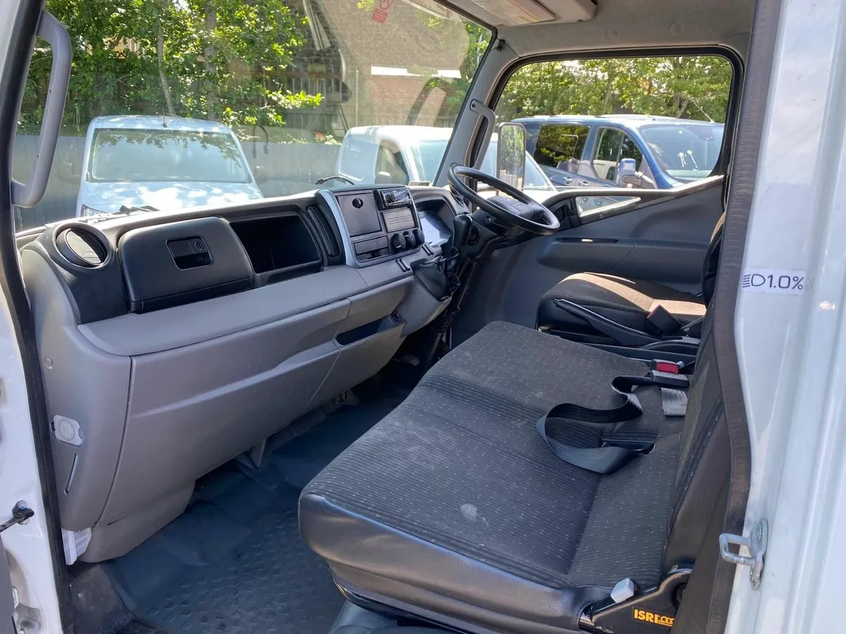 2019 Mitsubishi Canter / Fuso 3.5 Ton Luton body - Image 3