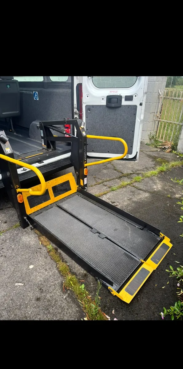 Peugot Boxer 10 Seater Wheelchair - Image 3