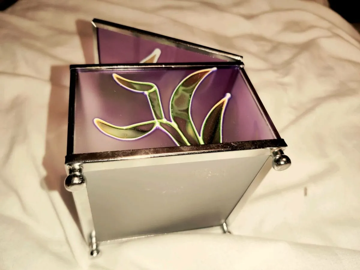 SMALL STAINED GLASS, Hand Created Trinket Box ! - Image 4