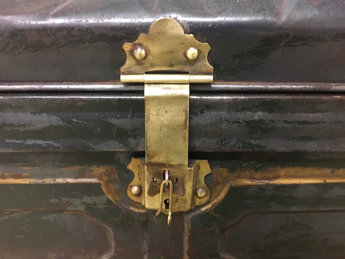 Vintage Metal Trunk - Image 4
